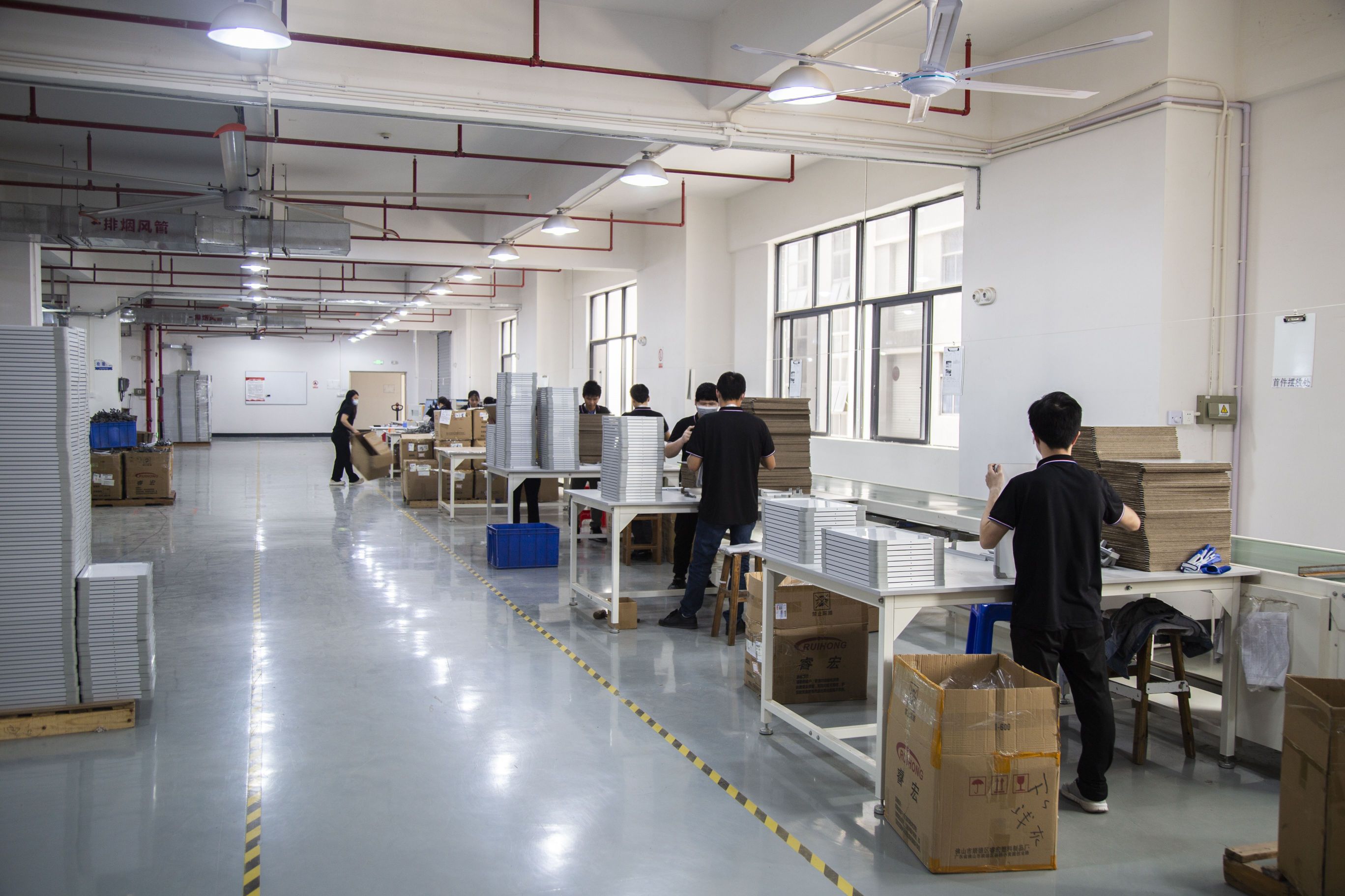 麥迪克白板生產(chǎn)和組裝車間